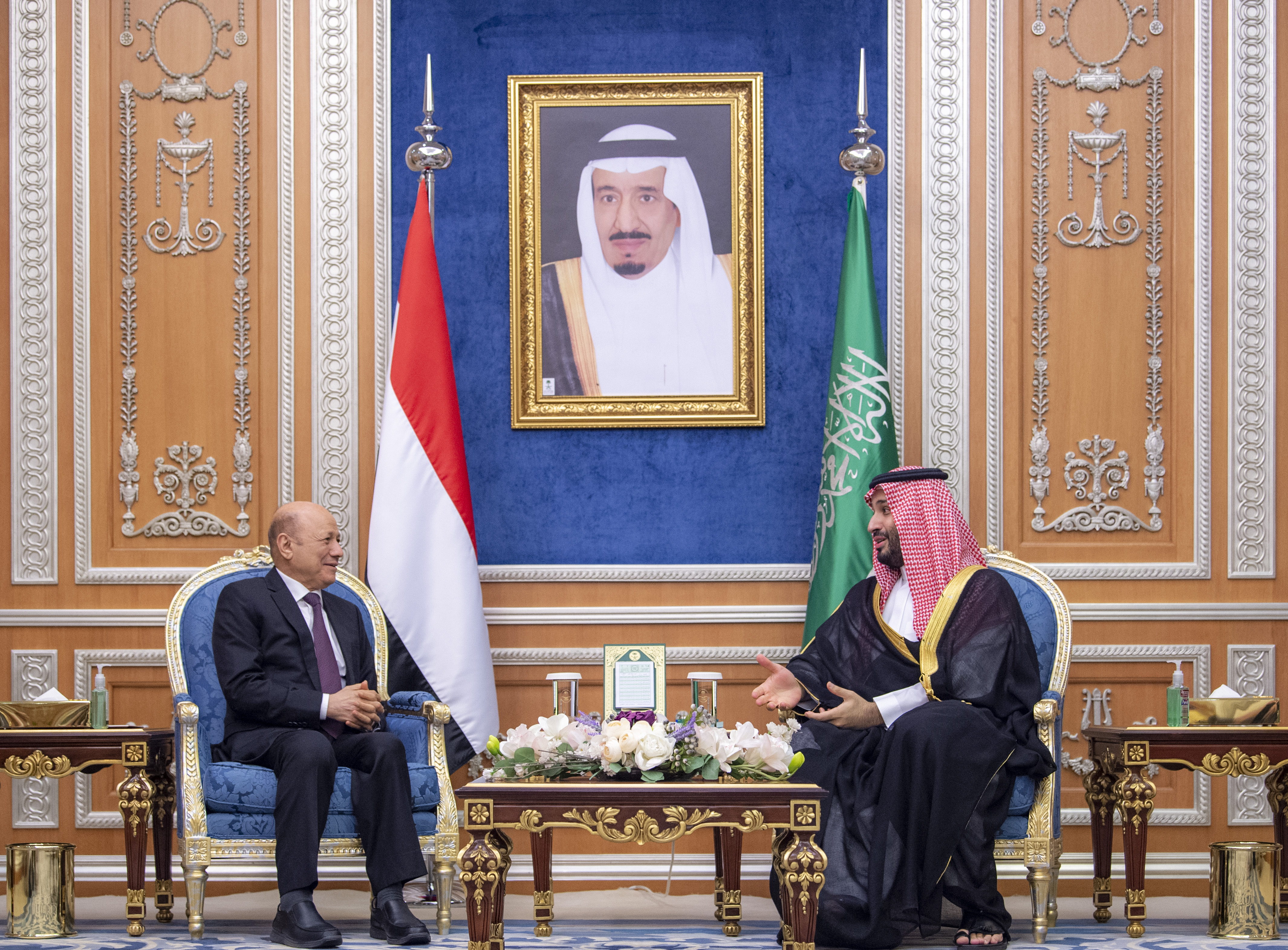 ولي العهد يجتمع مع رئيس مجلس القيادة الرئاسي اليمني