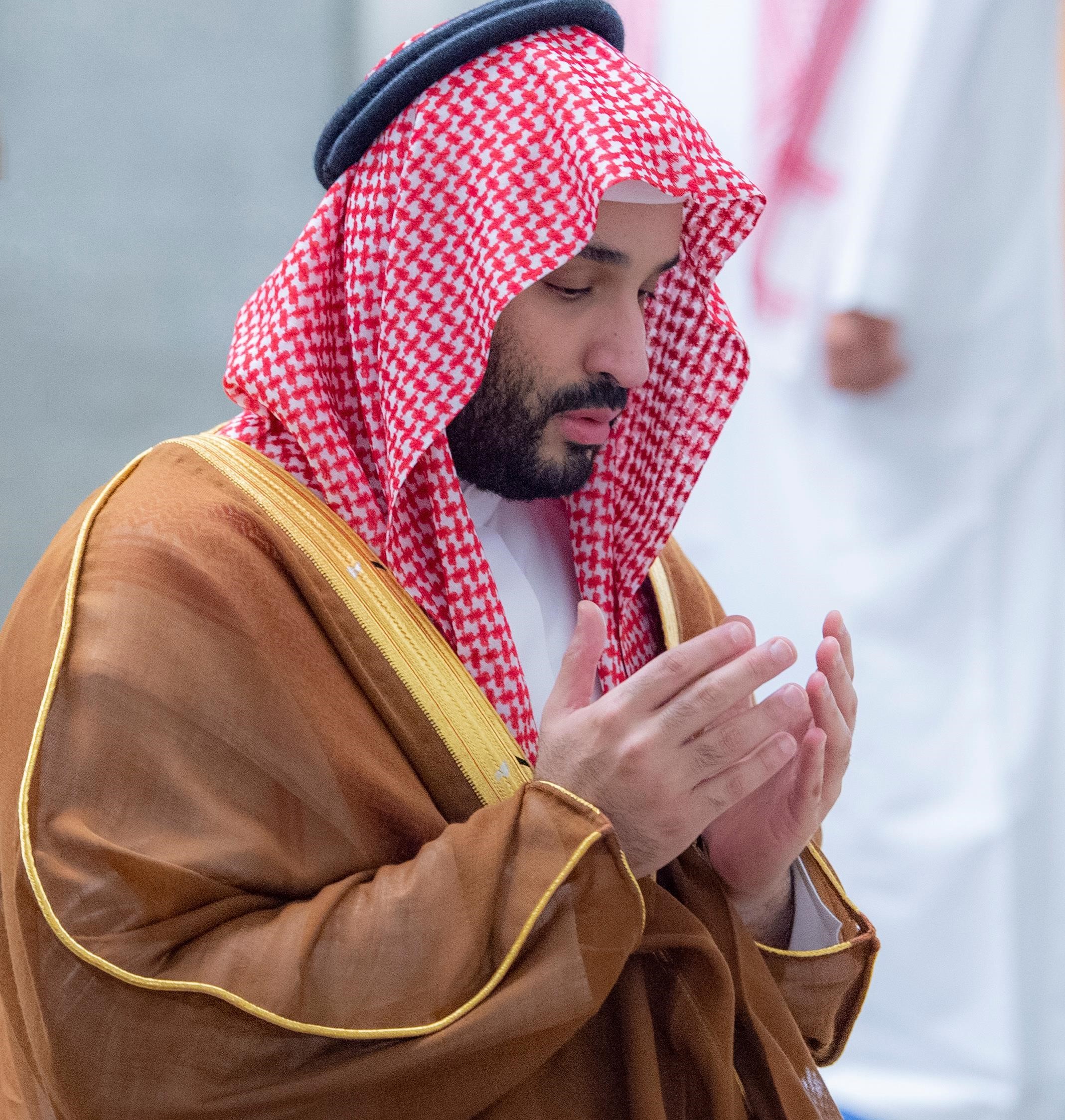 <strong>ولي العهد يزور المسجد النبوي ومسجد قباء</strong>
