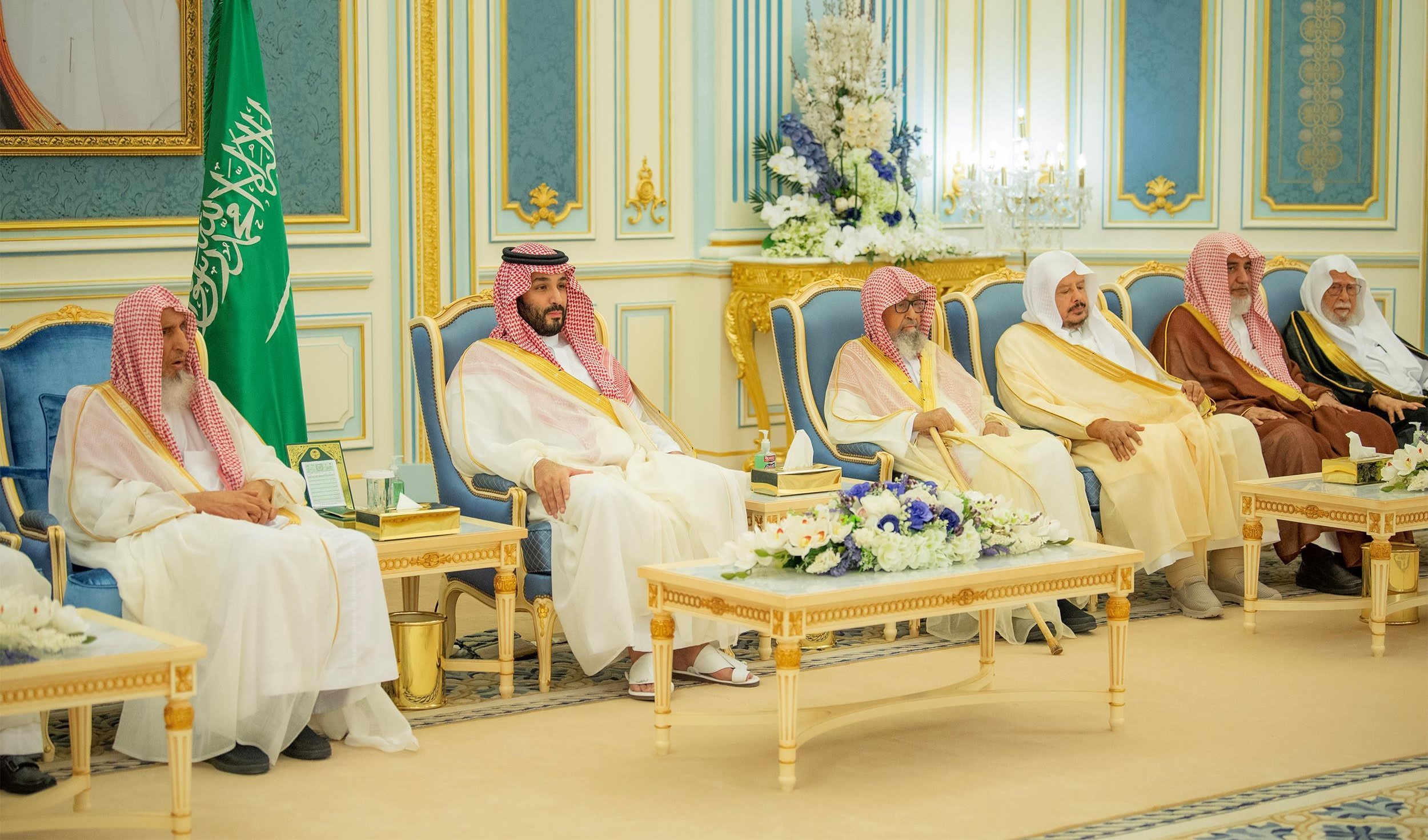 <strong>ولي العهد يستقبل المهنئين بشهر رمضان المبارك</strong>