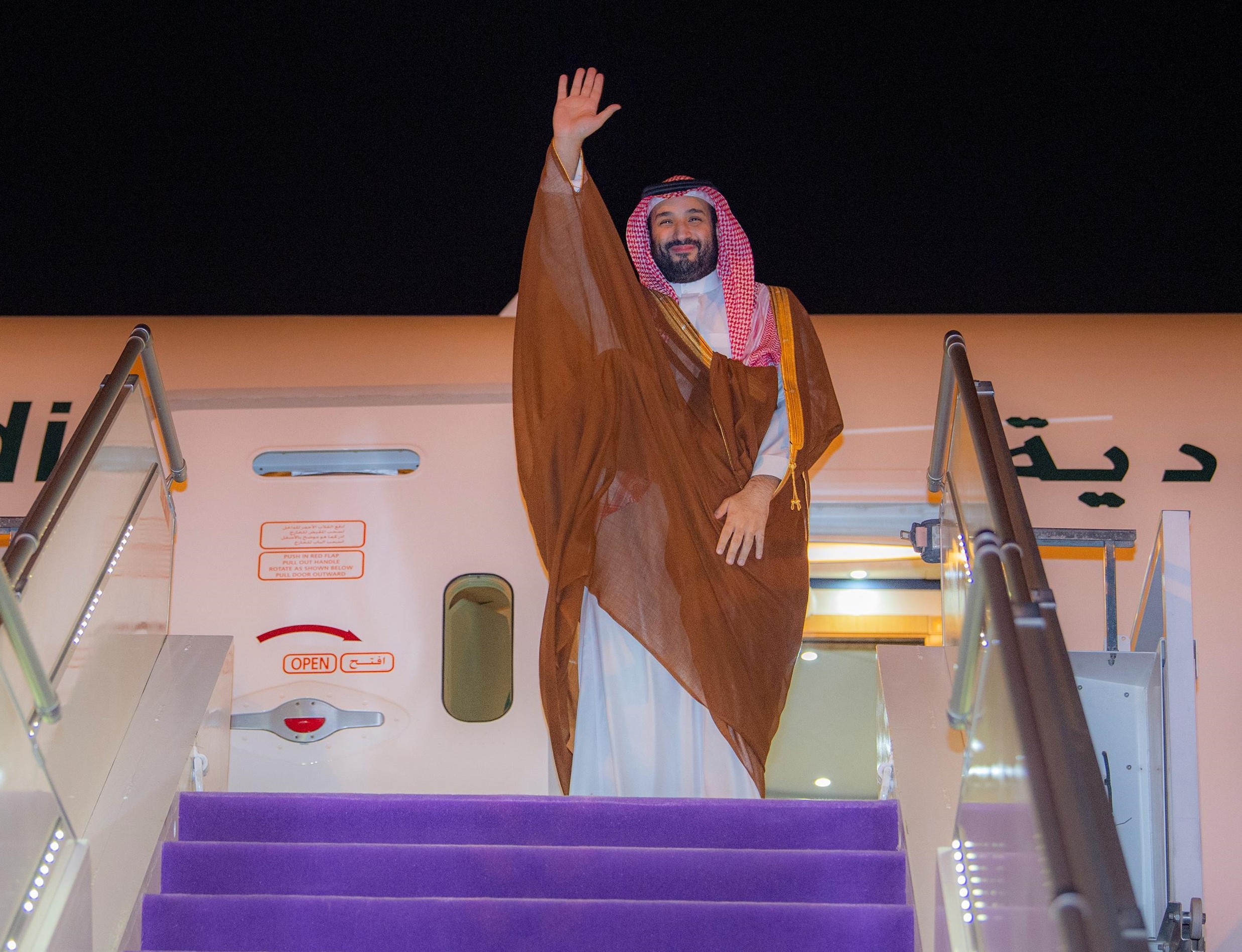 <strong>ولي العهد يغادر المدينة المنورة</strong>