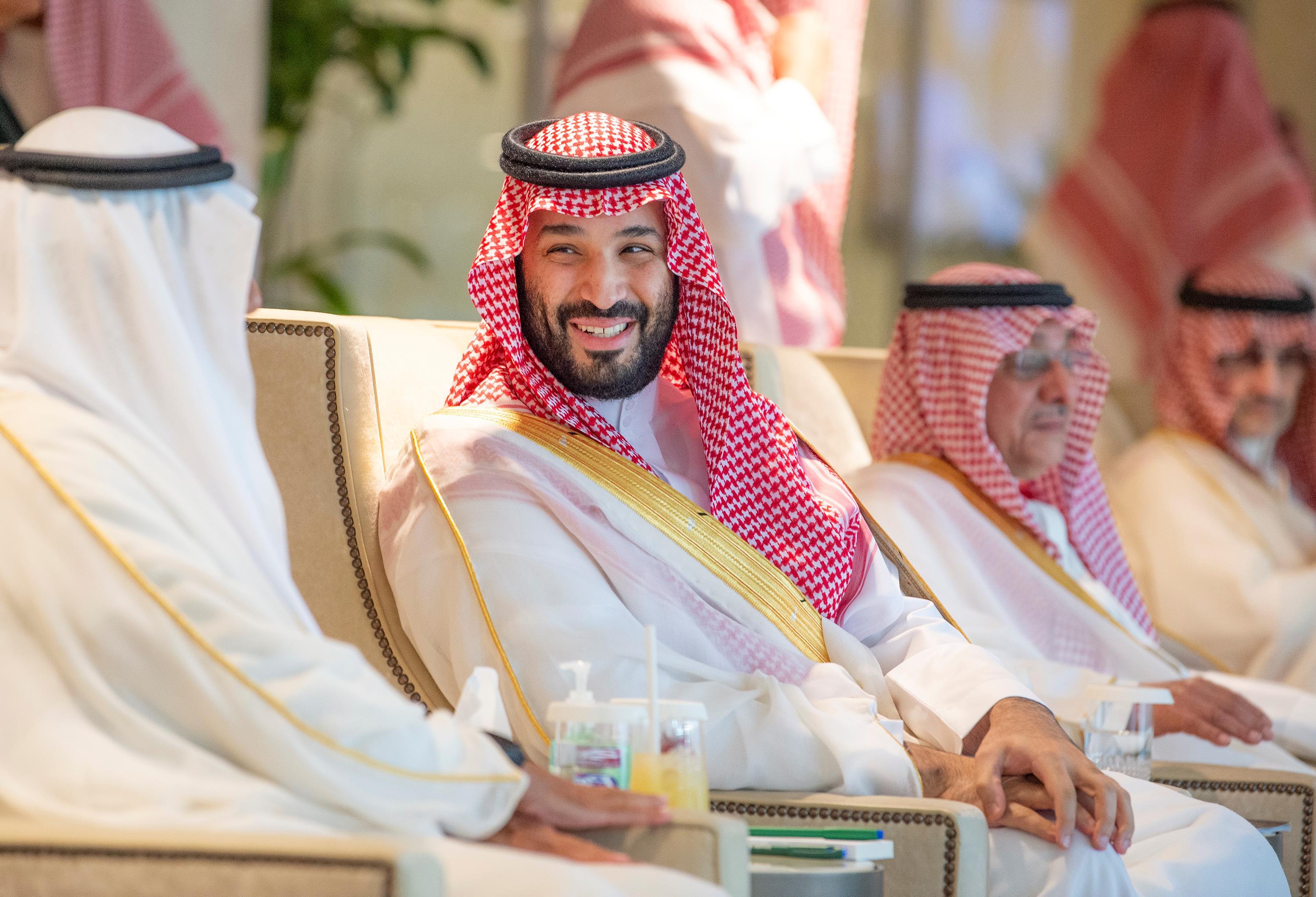  ولي العهد يتوج فريق الهلال بكأس خادم الحرمين الشريفين 