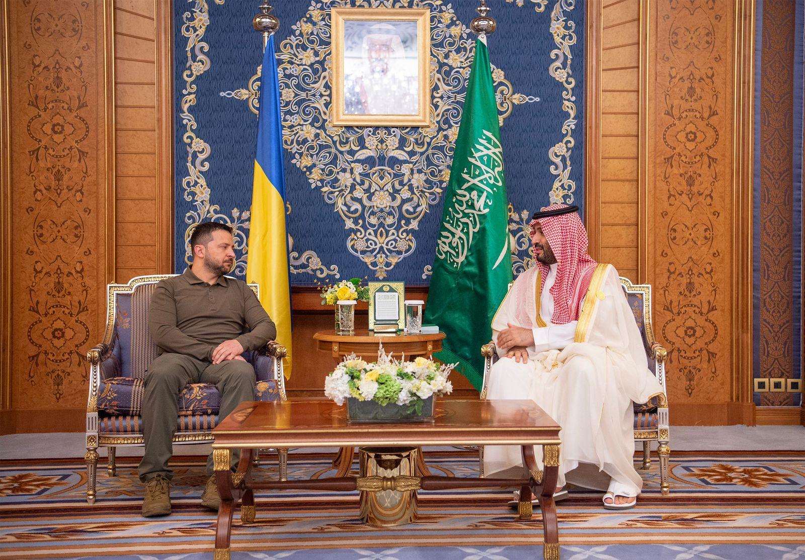 ولي العهد يستقبل رئيس أوكرانيا 