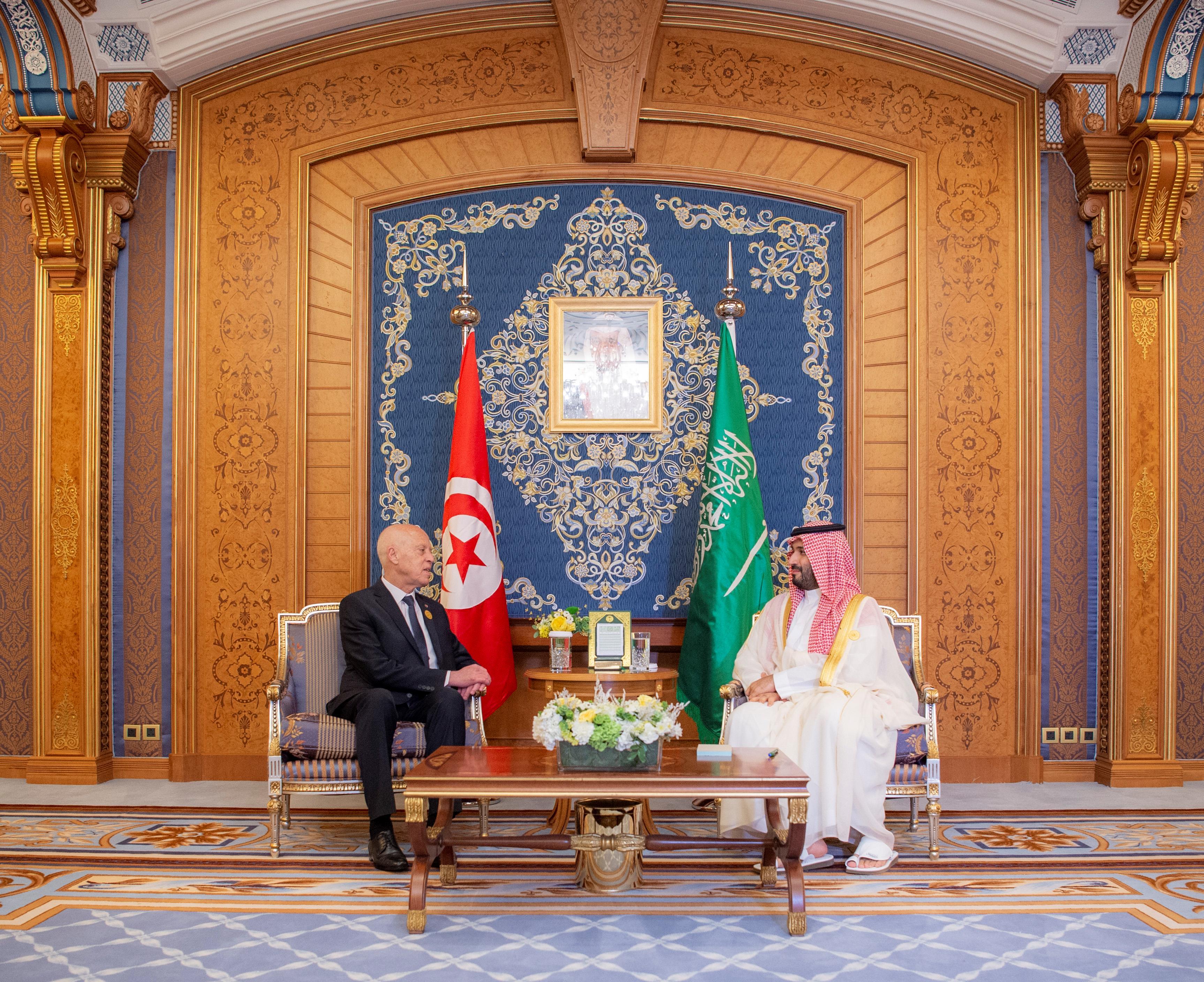 ولي العهد يلتقي الرئيس التونسي