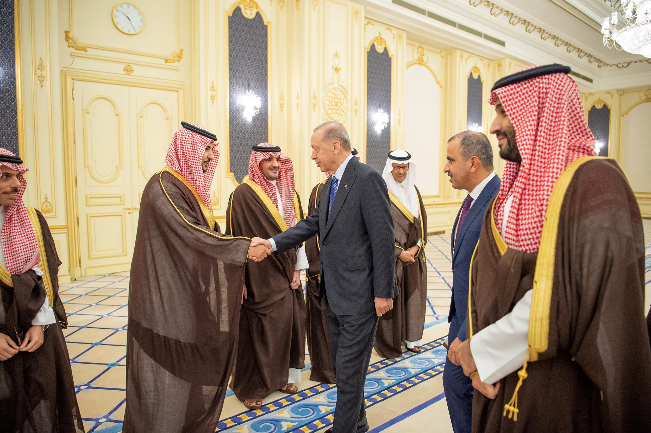 ولي العهد يستقبل الرئيس التركي ويعقدان جلسة مباحثات رسمية