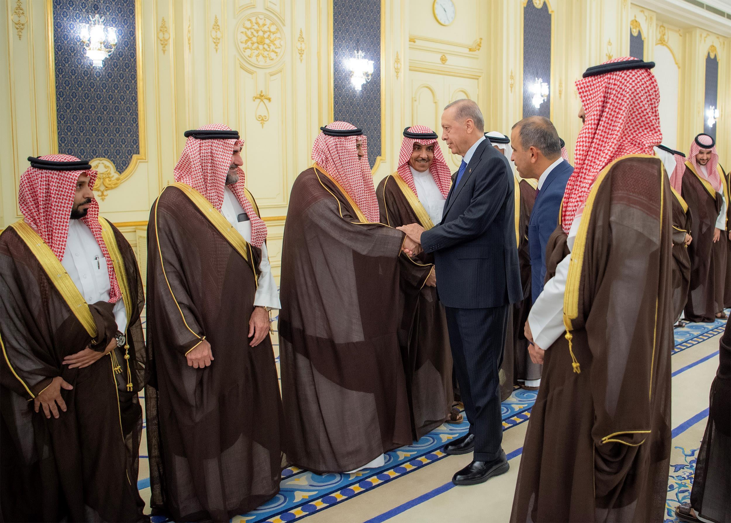 ولي العهد يستقبل الرئيس التركي ويعقدان جلسة مباحثات رسمية