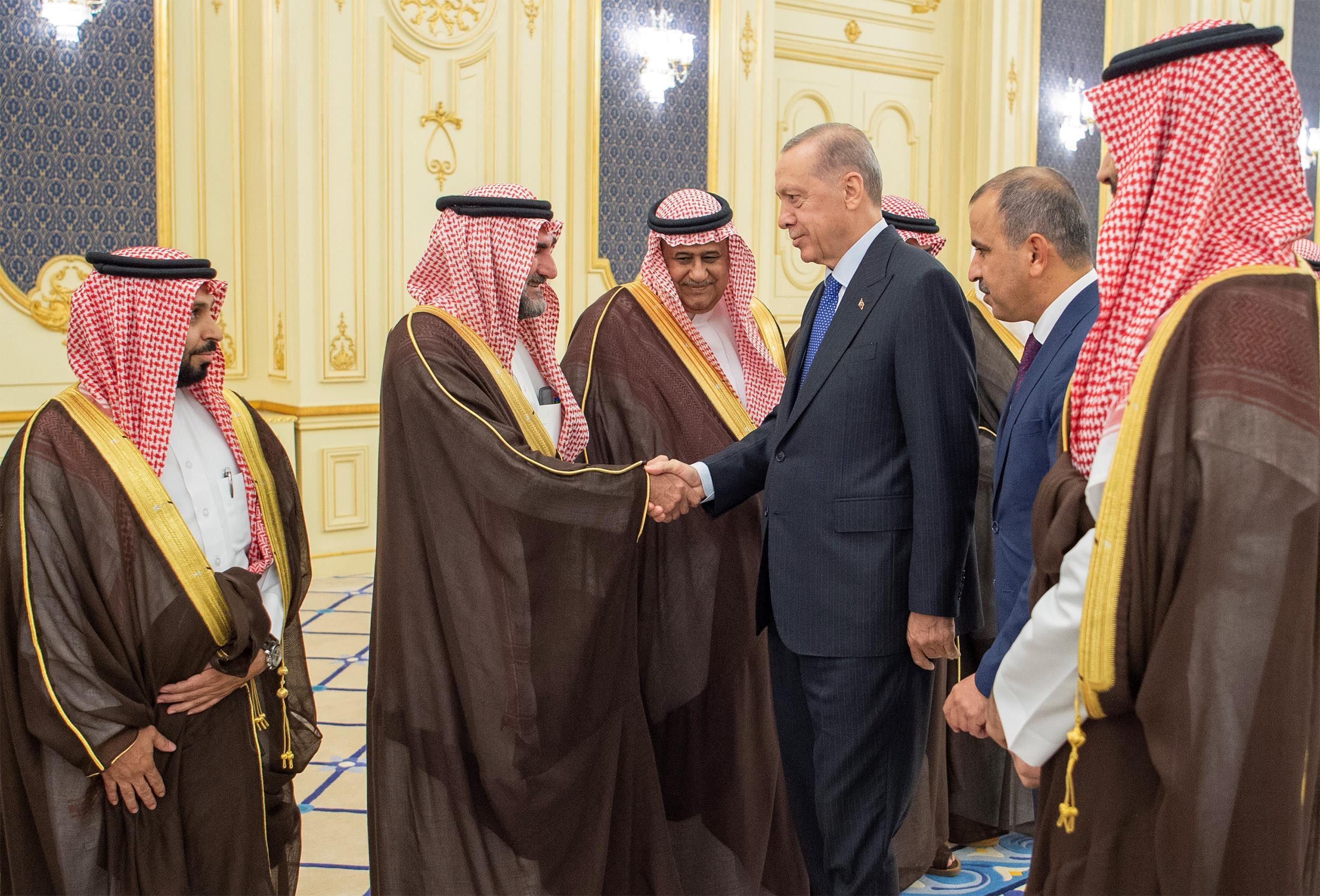 ولي العهد يستقبل الرئيس التركي ويعقدان جلسة مباحثات رسمية