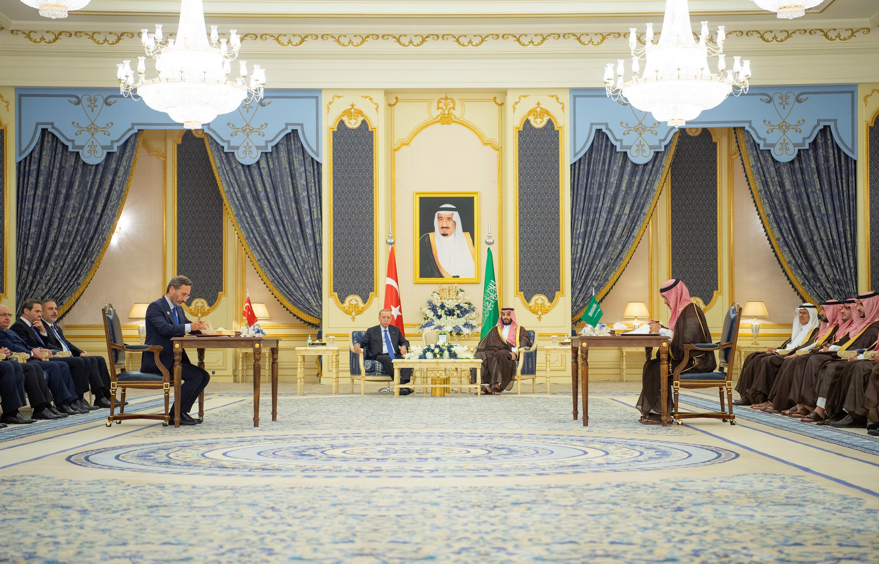 ولي العهد يستقبل الرئيس التركي ويعقدان جلسة مباحثات رسمية