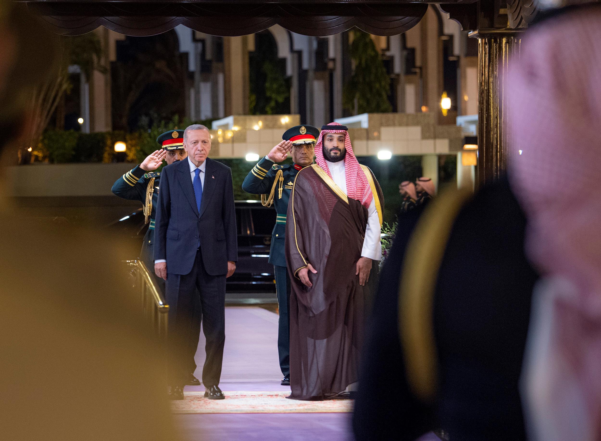 ولي العهد يستقبل الرئيس التركي ويعقدان جلسة مباحثات رسمية