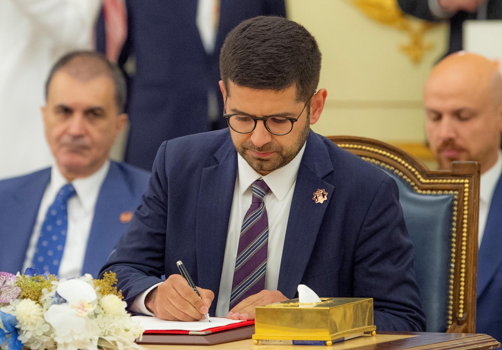 ولي العهد يستقبل الرئيس التركي ويعقدان جلسة مباحثات رسمية