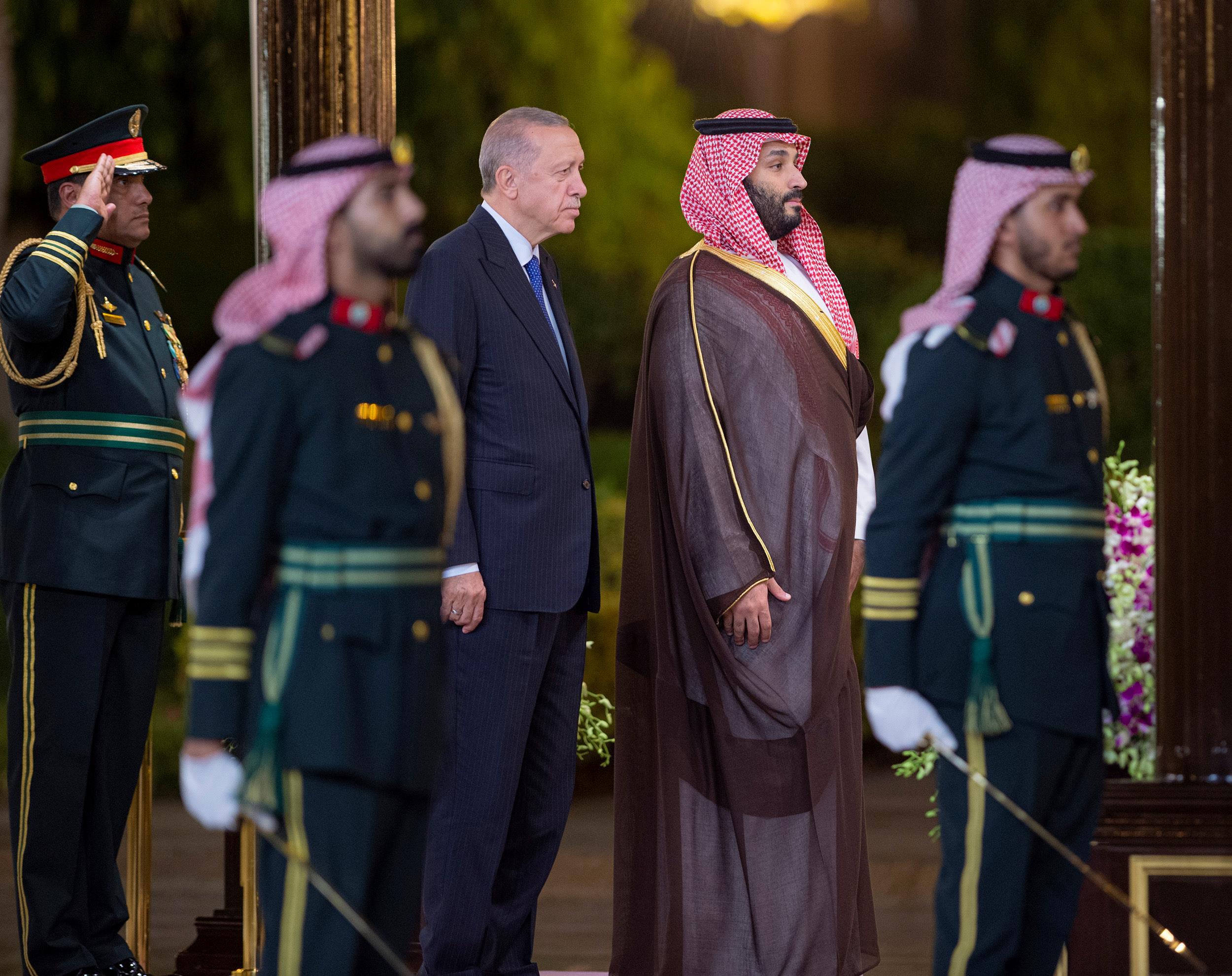 ولي العهد يستقبل الرئيس التركي ويعقدان جلسة مباحثات رسمية