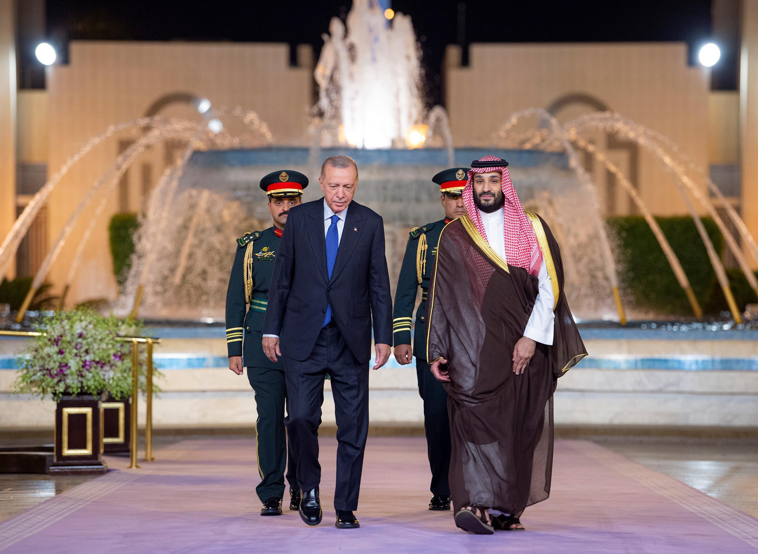 ولي العهد يستقبل الرئيس التركي ويعقدان جلسة مباحثات رسمية