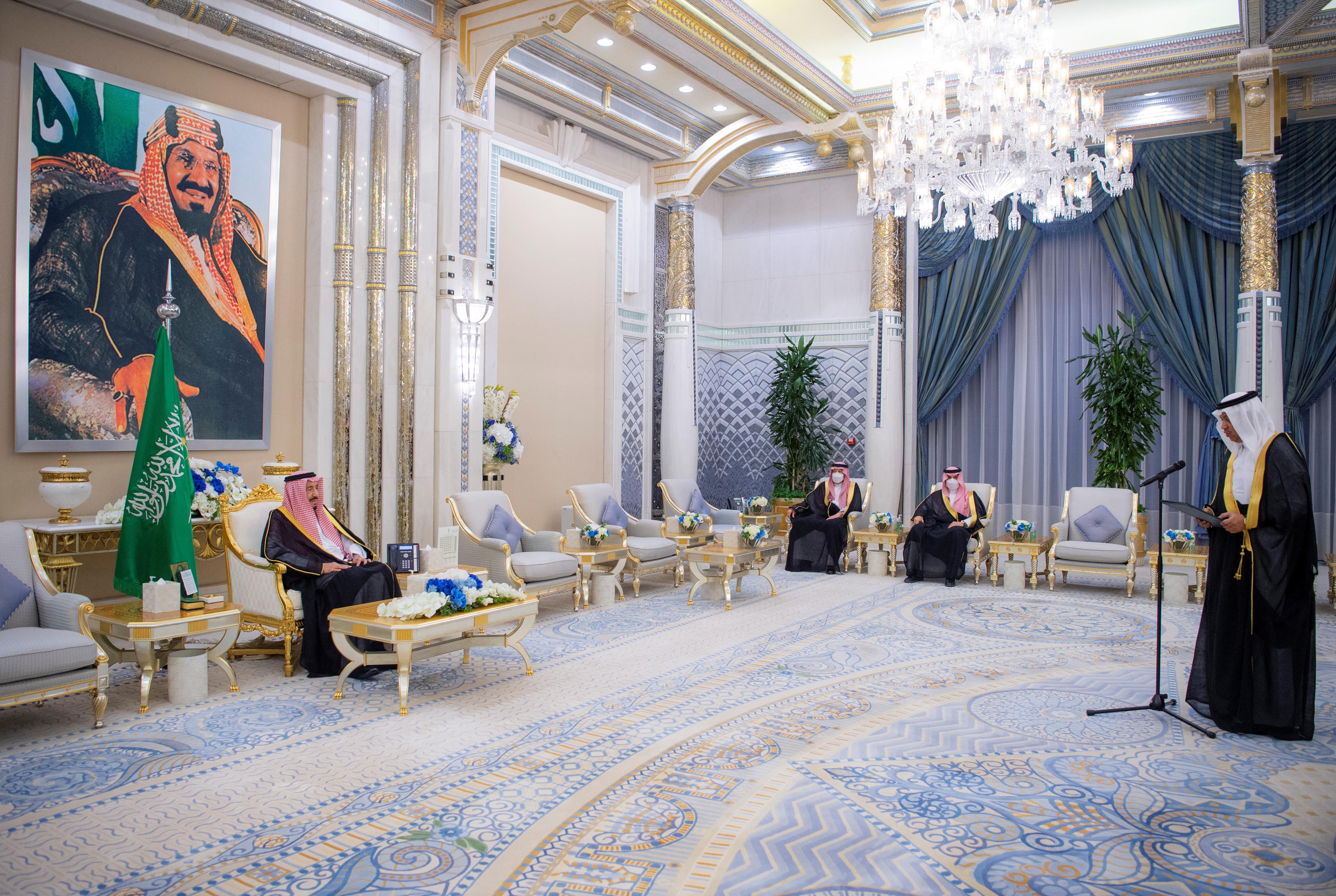 أمام خادم الحرمين الشريفين.. السفراء المعينون حديثاً لدى عدد من الدول الشقيقة والصديقة يؤدون القسم
