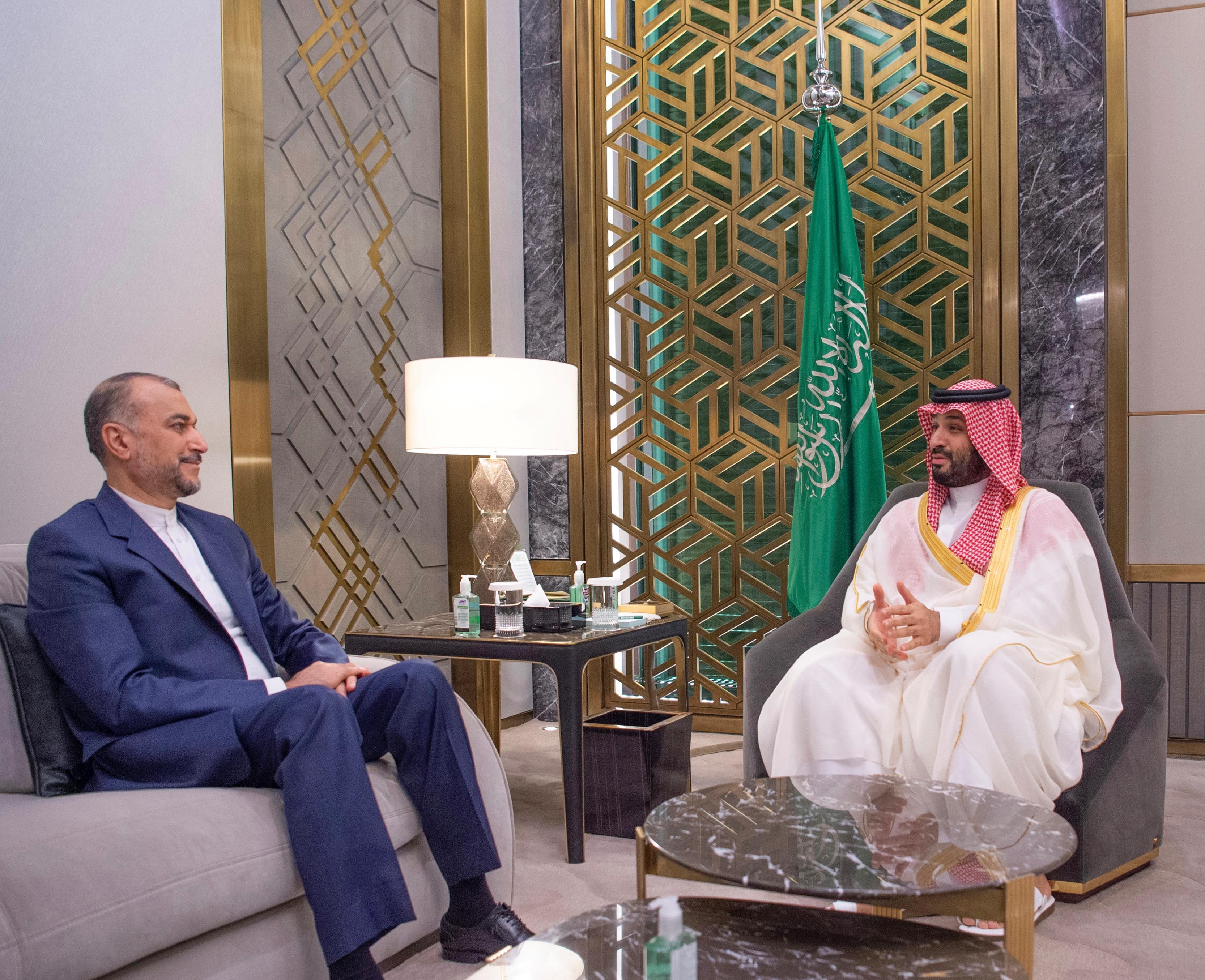  ولي العهد يستقبل وزير الخارجية الإيراني