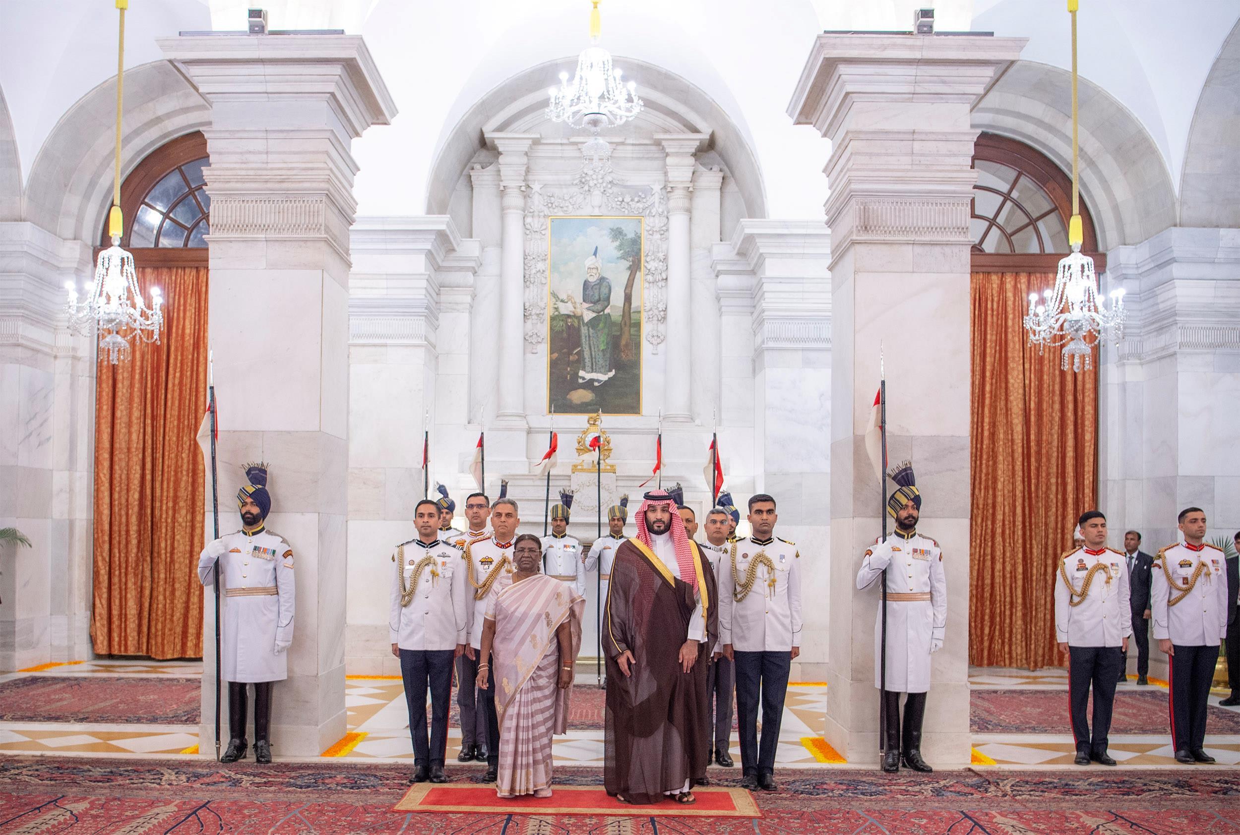  ولي العهد يجتمع مع رئيسة الهند