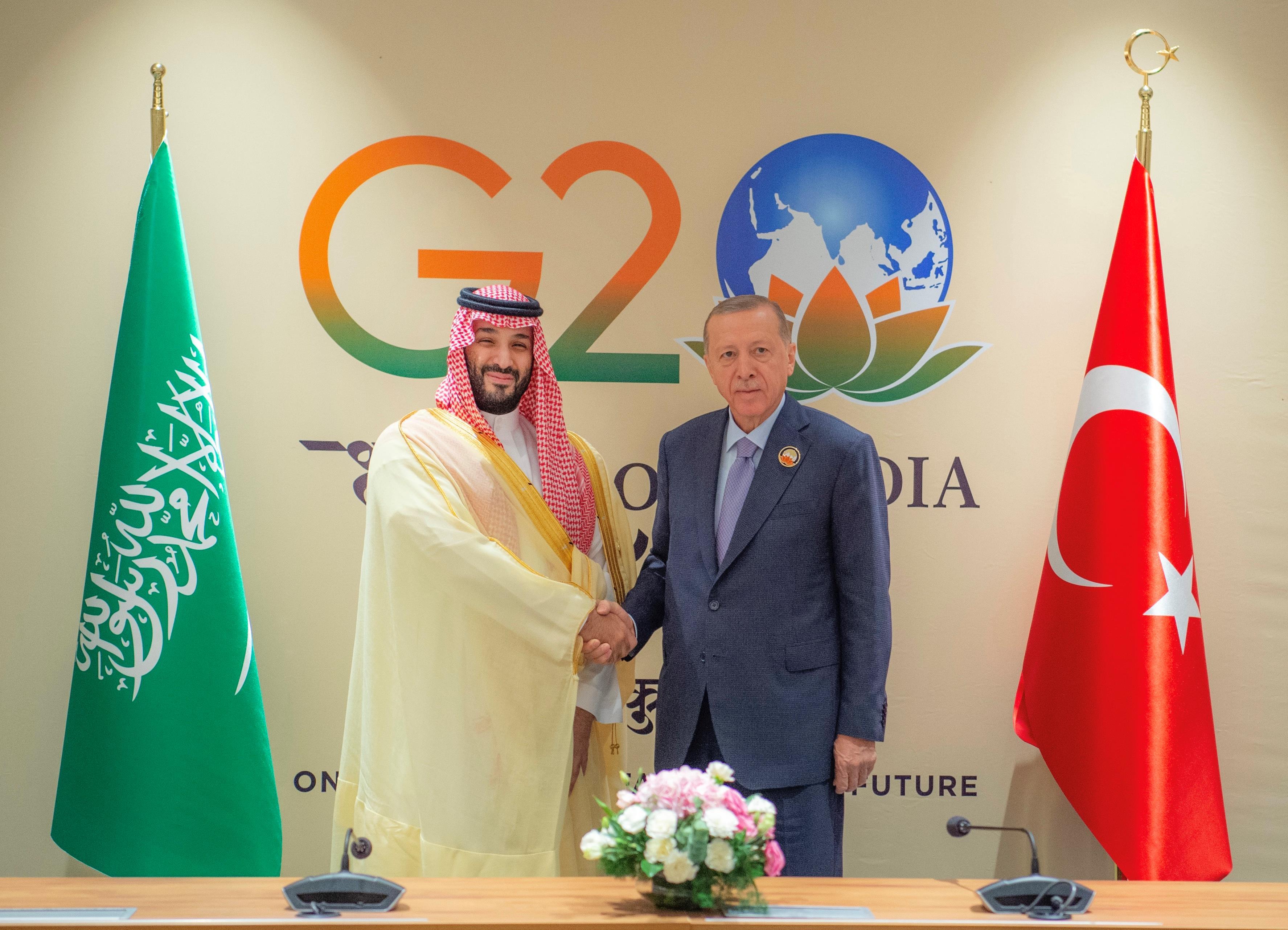 ولي العهد يجتمع مع رئيس تركيا 