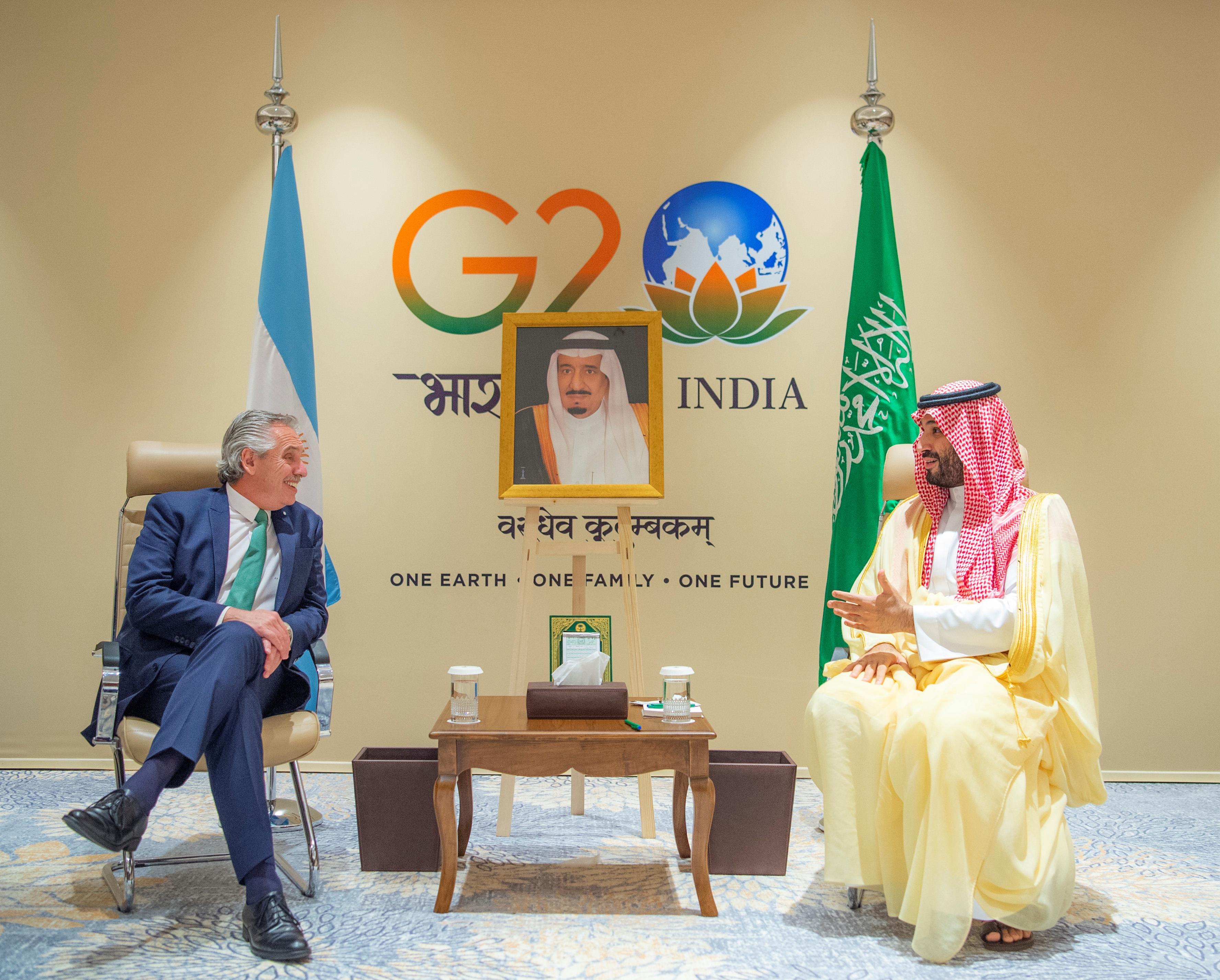 ولي العهد يلتقي رئيس الأرجنتين 