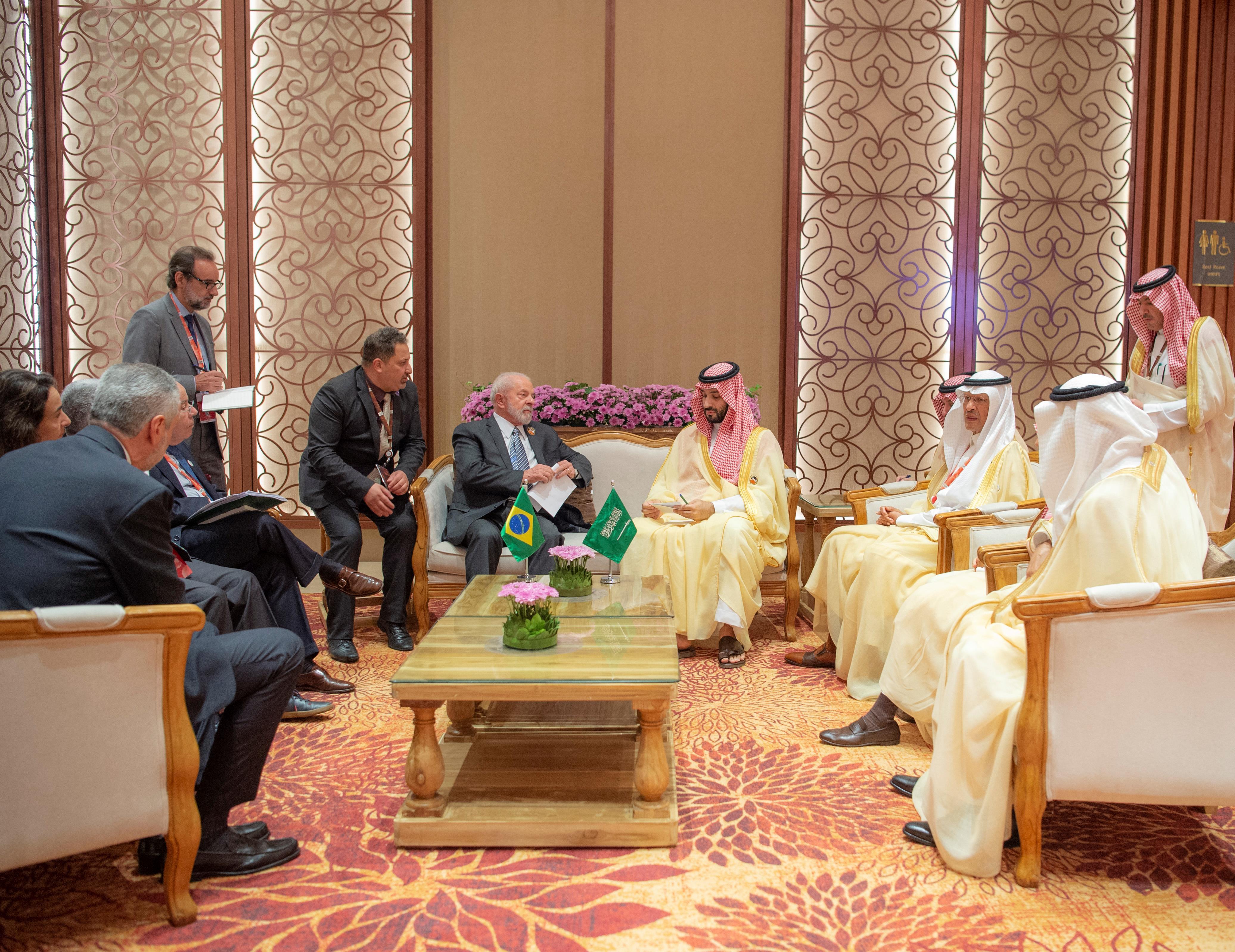 ولي العهد يلتقي رئيس البرازيل 