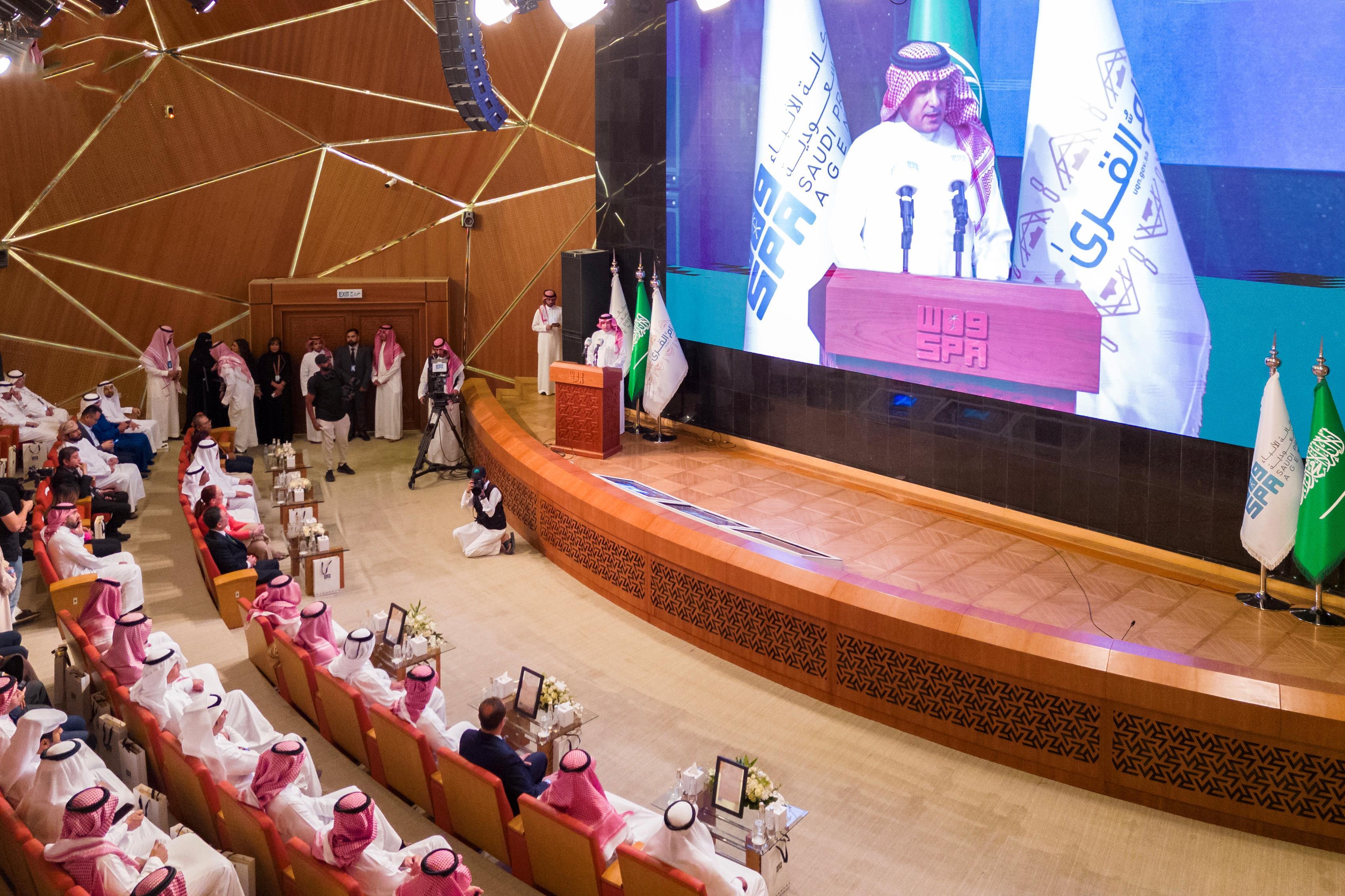 وزير الإعلام يُدشّن معرض تاريخ الدولة السعودية