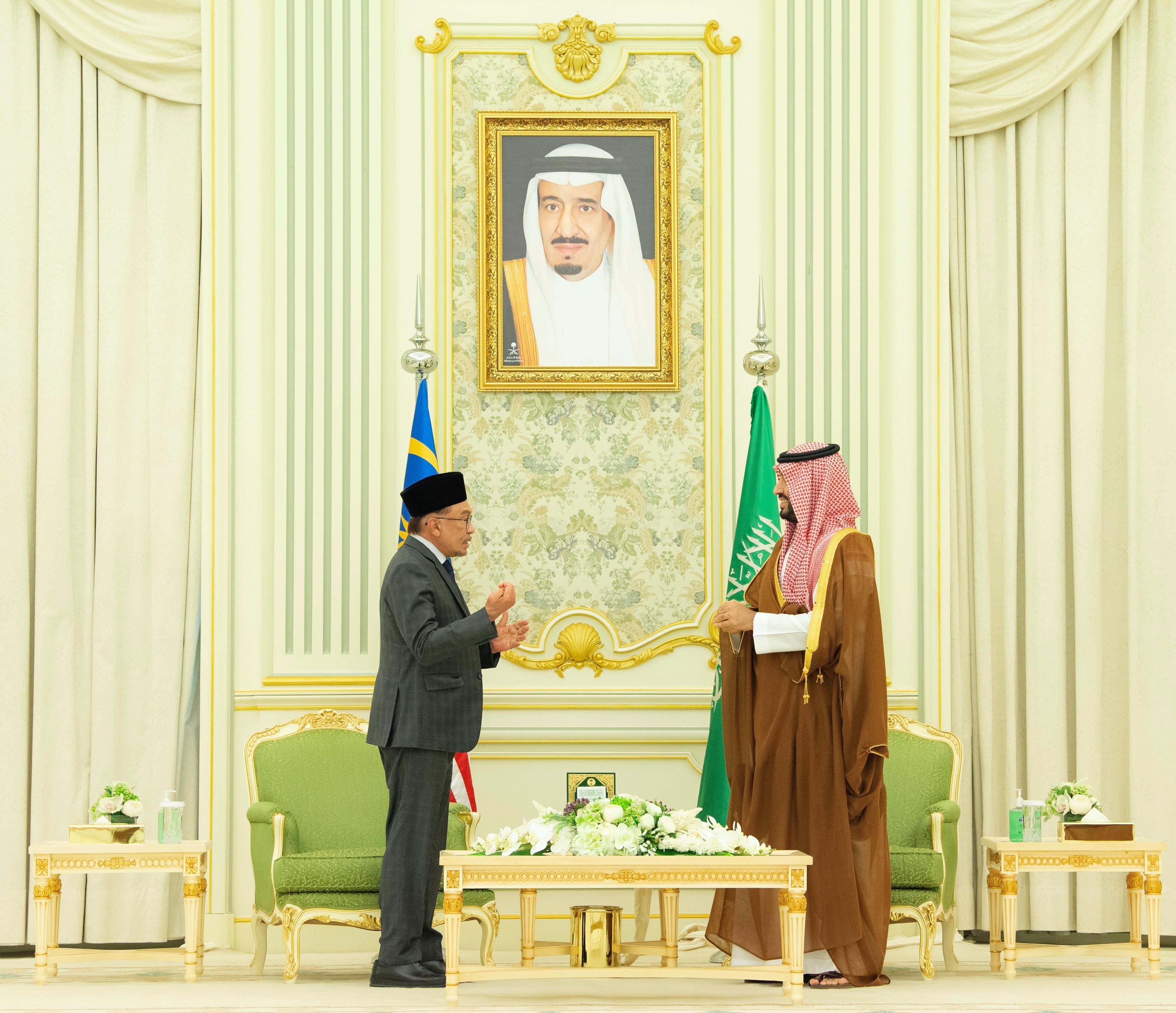 ولي العهد يستقبل رئيس جمهورية كوريا ويعقدان جلسة مباحثات رسمية