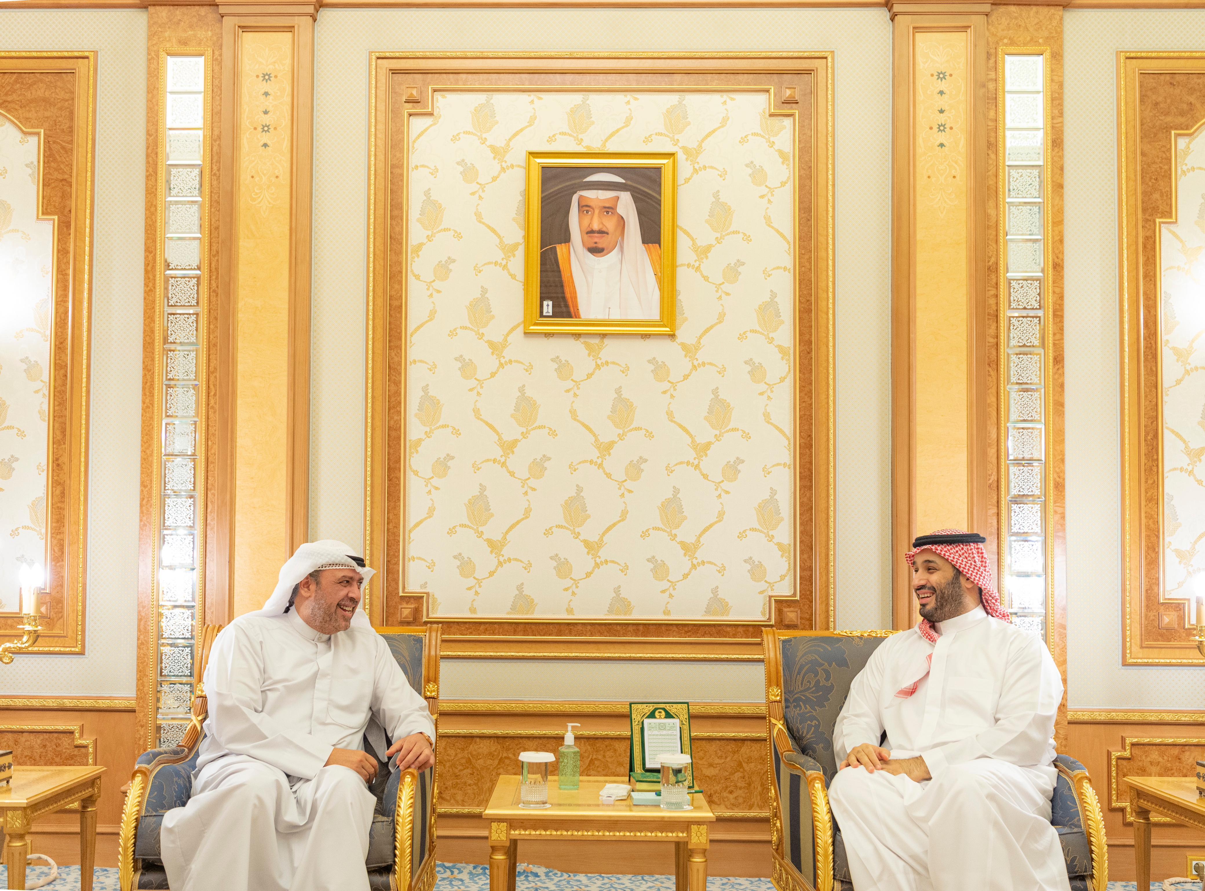 ولي العهد يلتقي نائب رئيس مجلس الوزراء الكويتي 