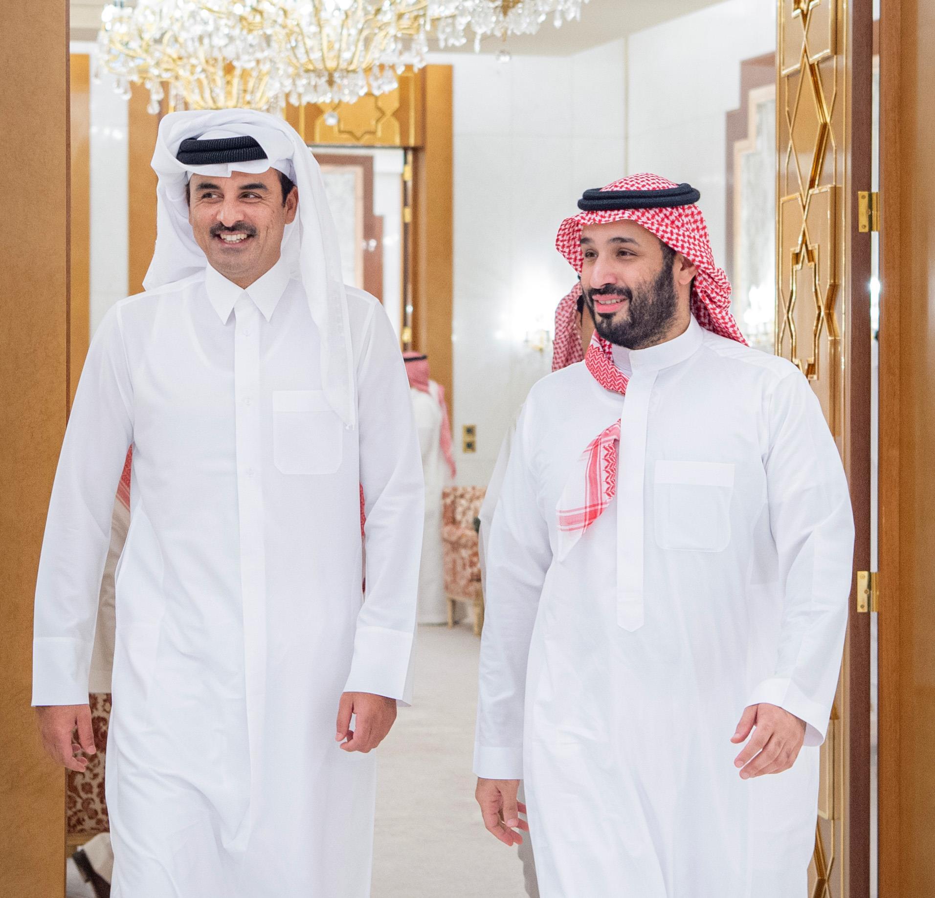ولي العهد يستقبل أمير دولة قطر 