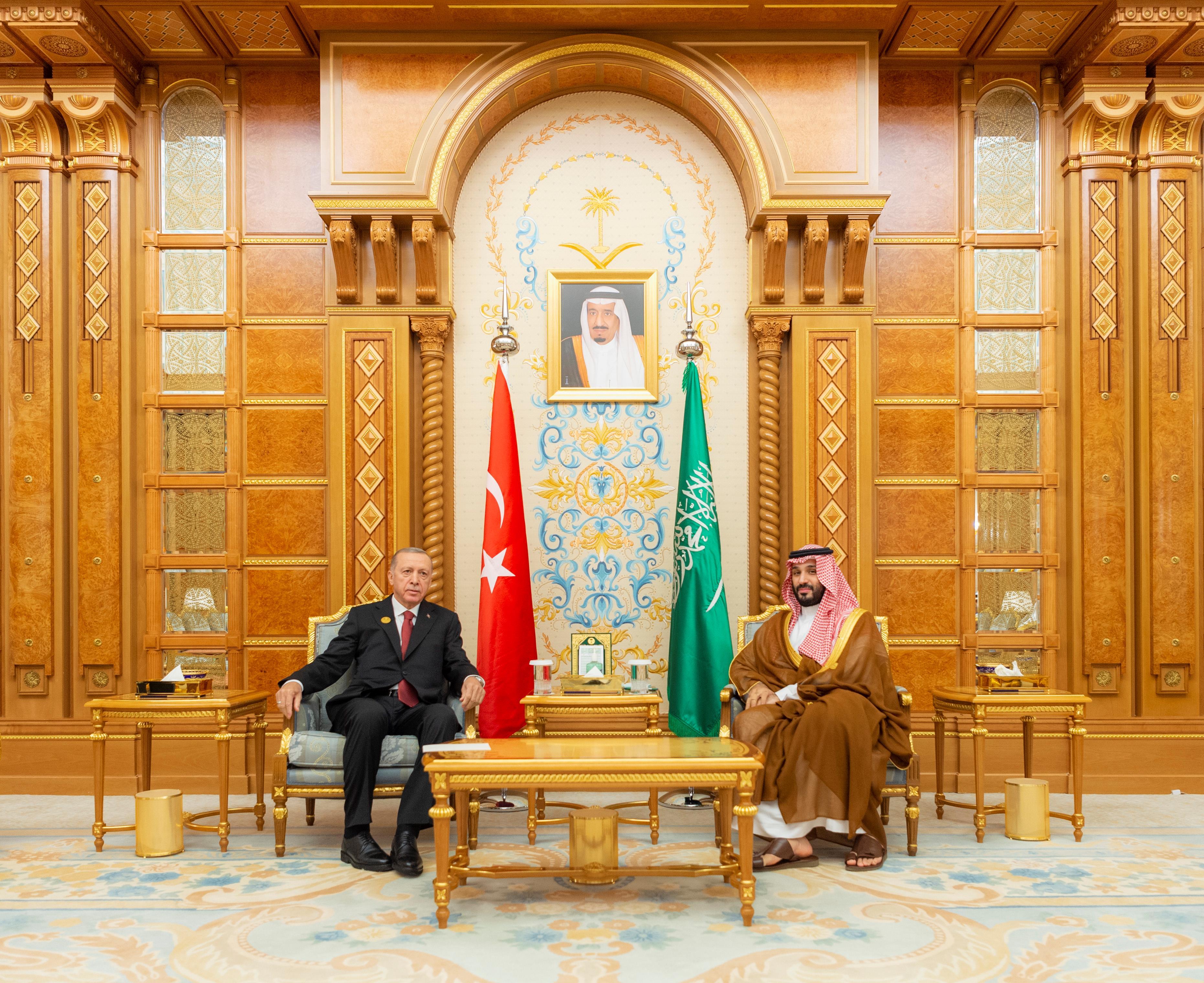 ولي العهد يلتقي رئيس تركيا 