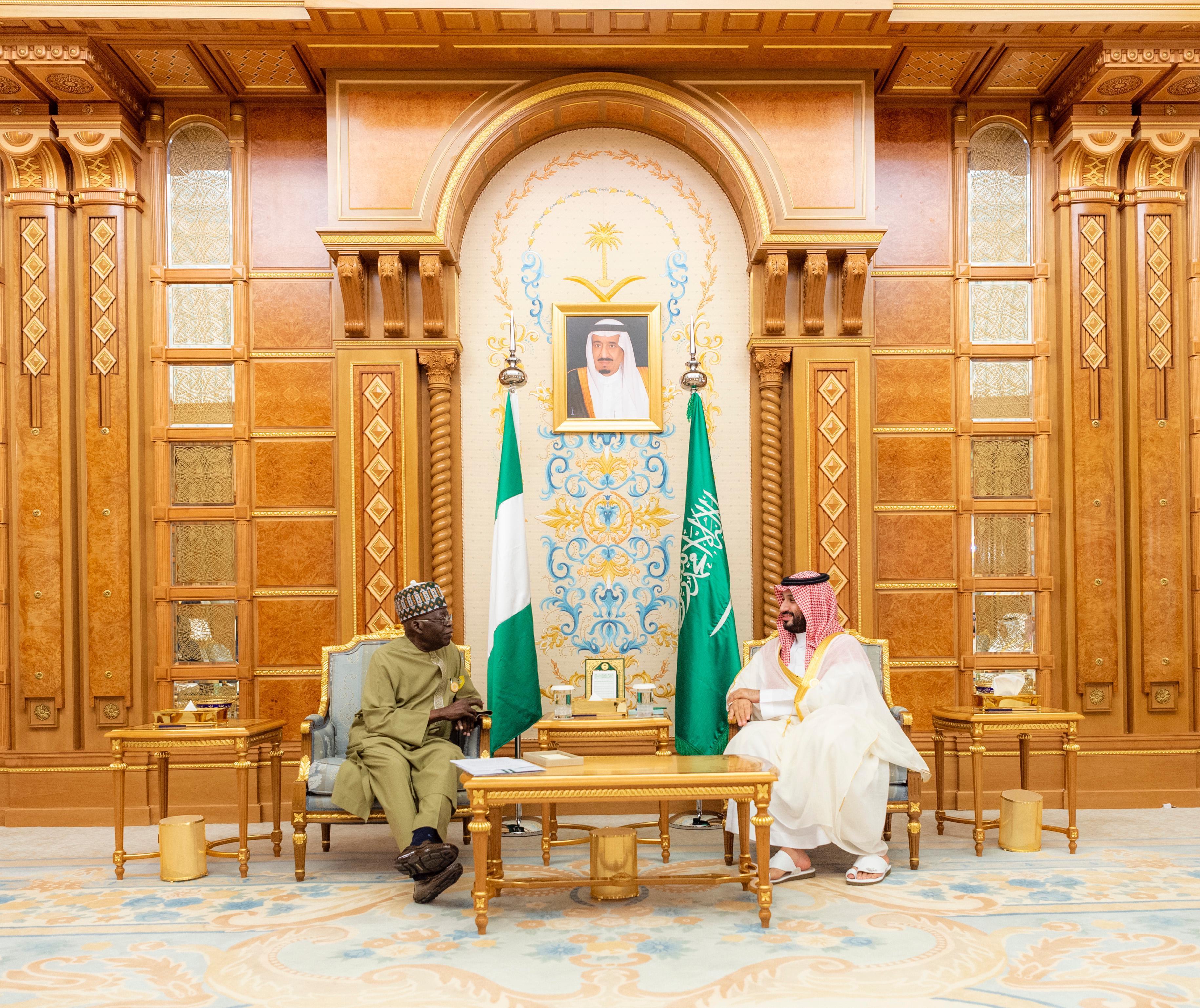 ولي العهد يلتقي رئيس نيجيريا 