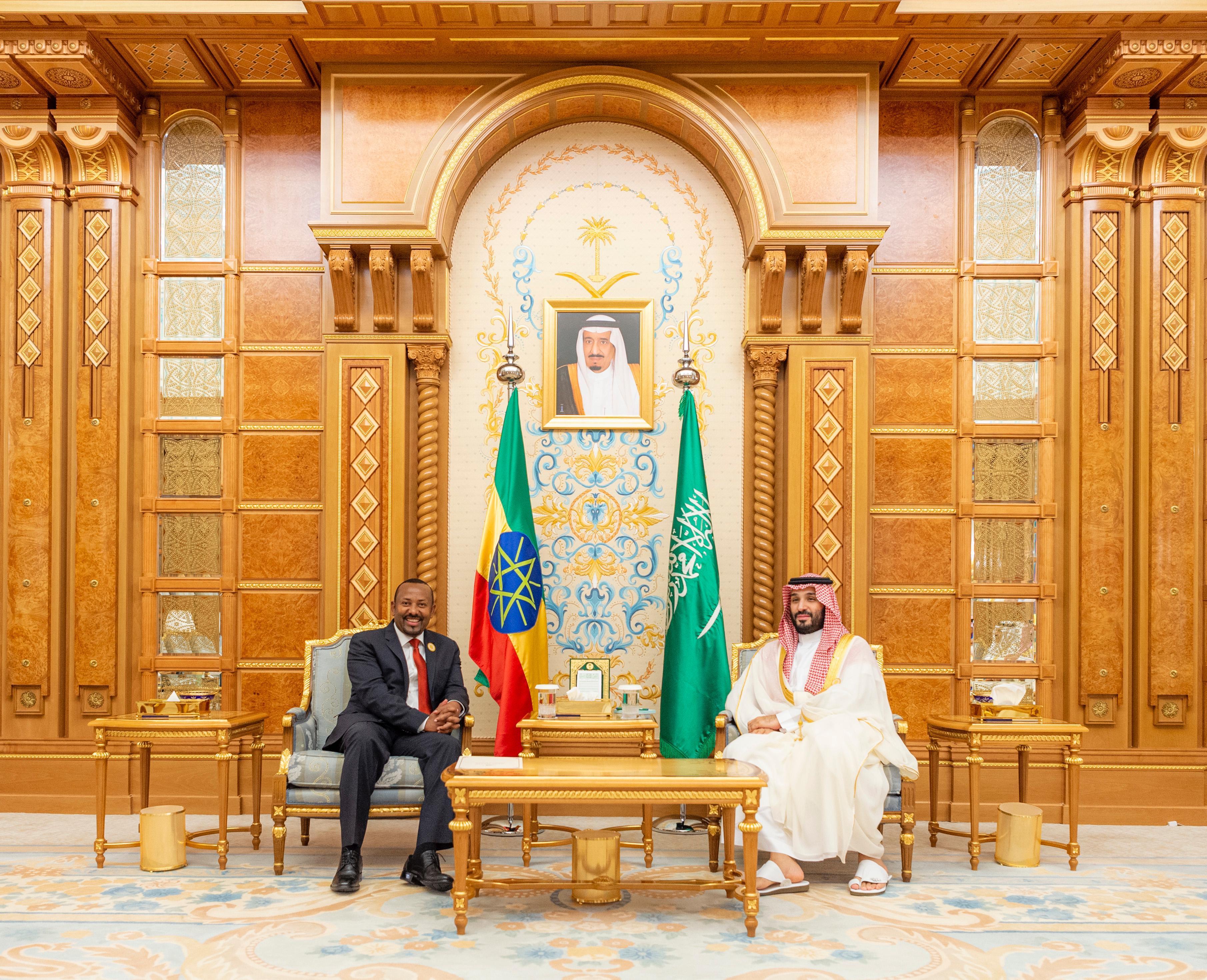 ولي العهد يلتقي رئيس وزراء إثيوبيا 