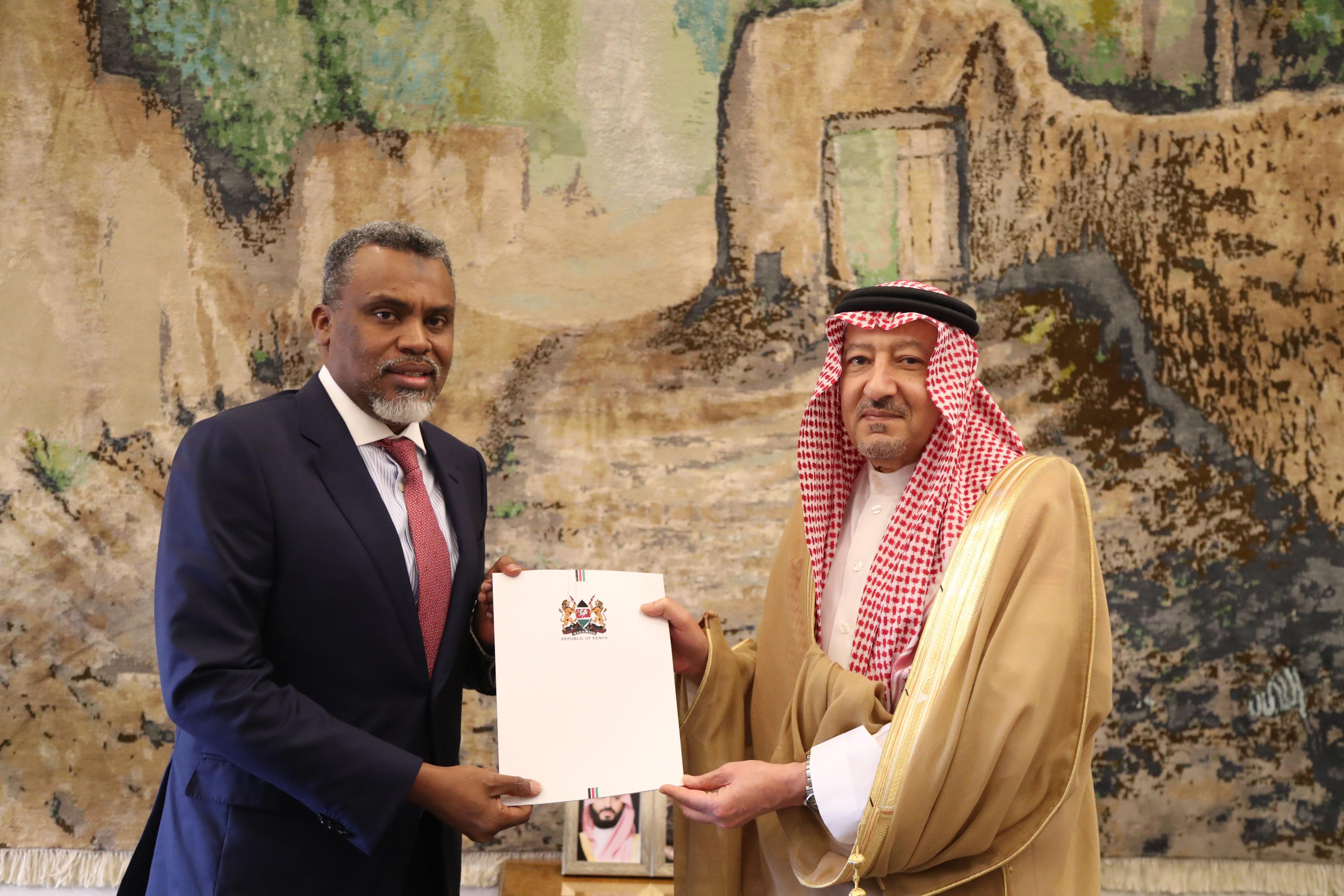 ولي العهد يتلقى رسالة خطية من رئيس جمهورية كينيا 