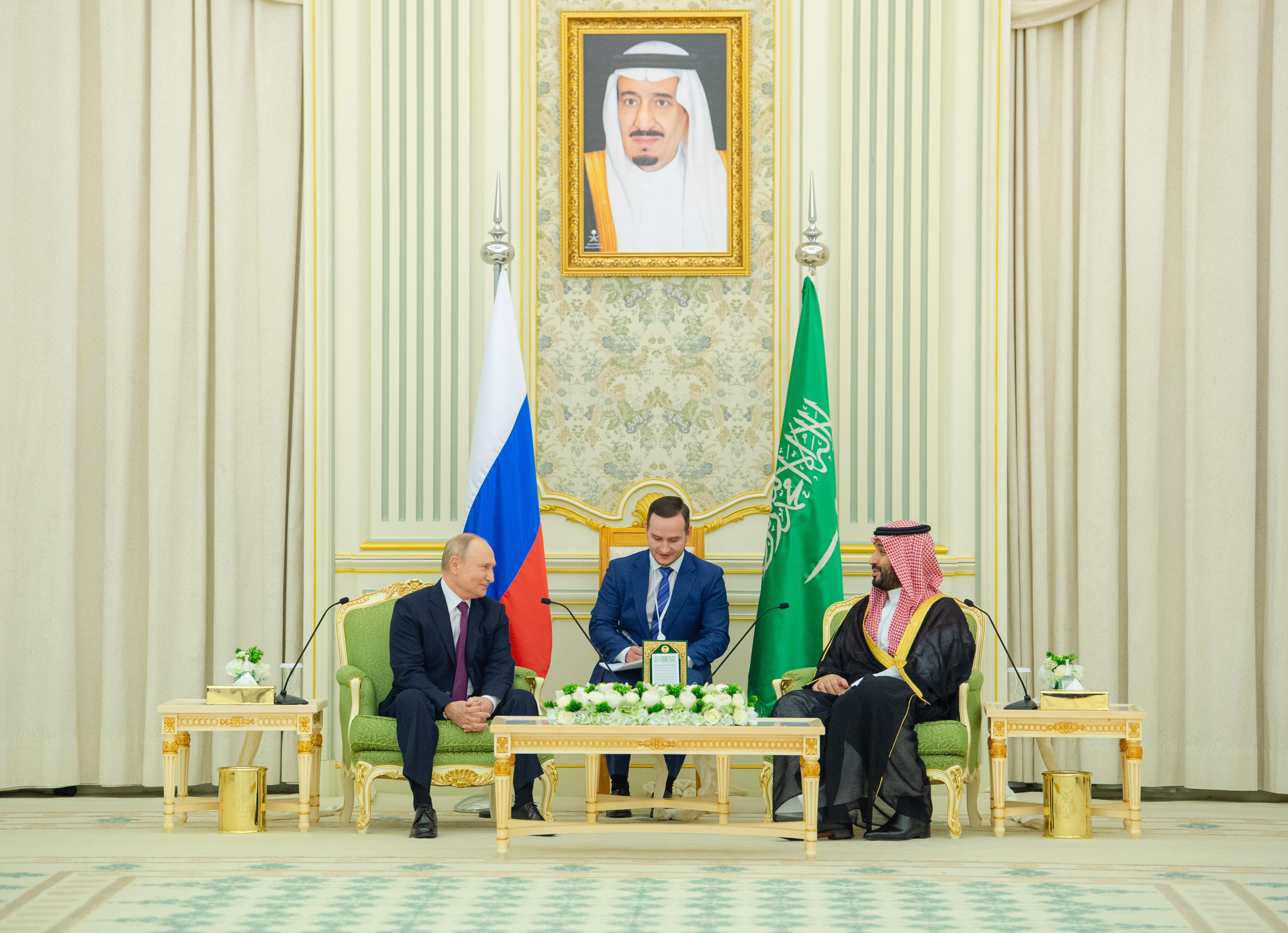 بيان مشترك في ختام زيارة الرئيس الروسي للمملكة.. تعزيز التعاون وتطوير العلاقات بين البلدين في جميع المجالات